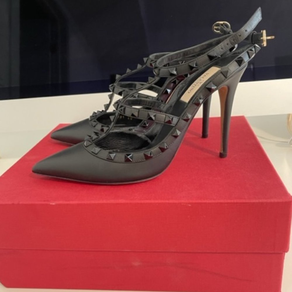 Valentino Garavani Rockstud Leather Ankle-Strap Pumps